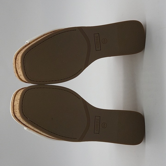 704- Guess Catia Platforms Sandals Size 9.5 M White Color NWT - Picture 10 of 14